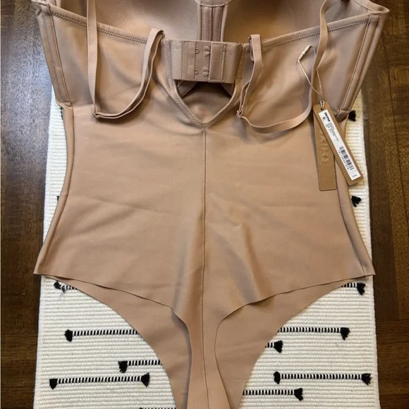 SKIMS Body Molded Underwire Bodysuit in Clay - Picture 4 of 7